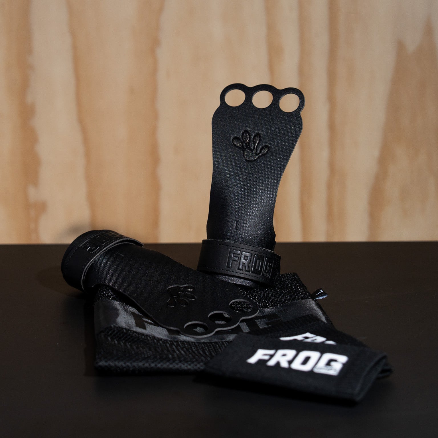 Frog Grips Base Chalk-Ready Fingerhole Gymnastic Grips – FROG GRIPS UK
