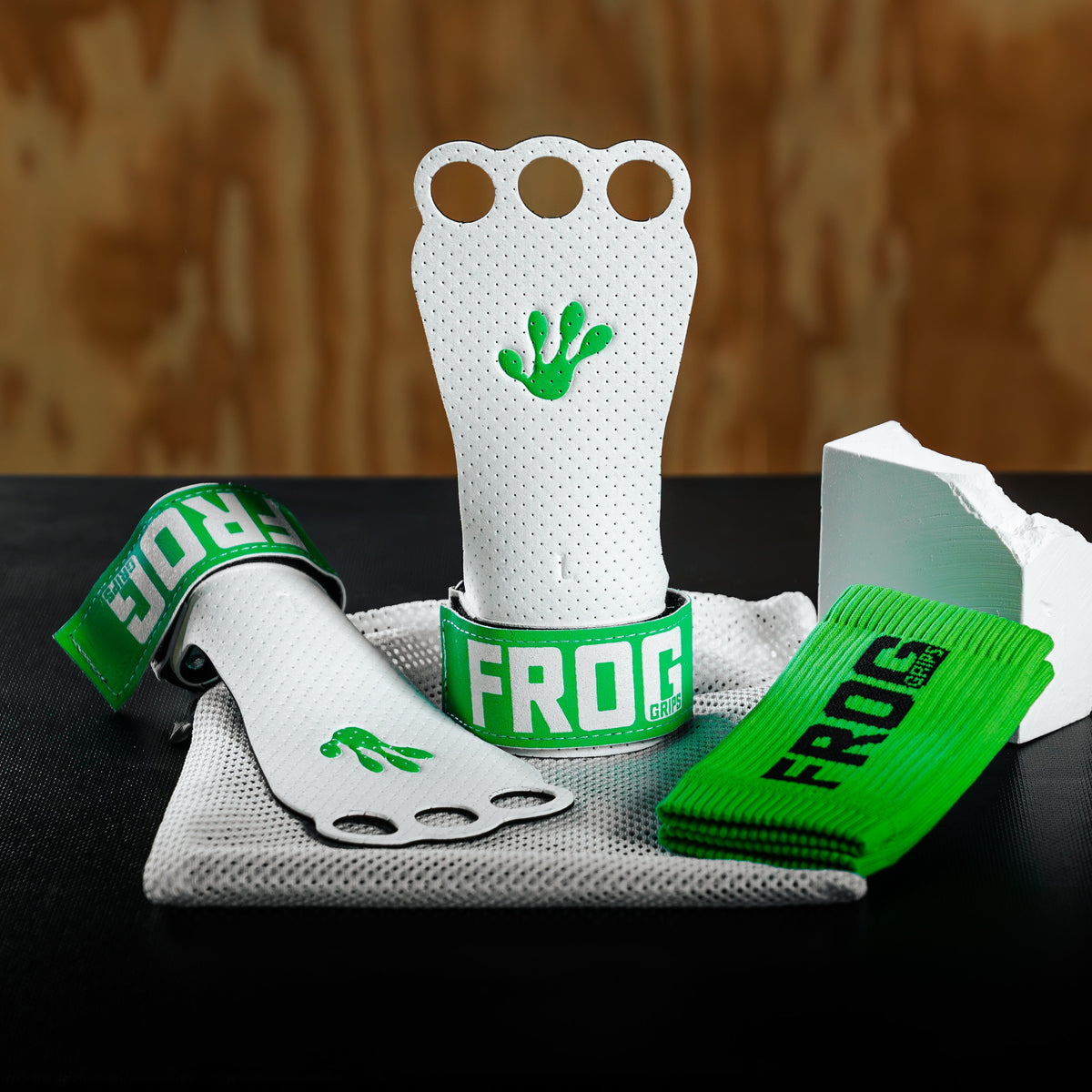 FROG GRIPS® FIBRE - Fingerhole Green – FROG GRIPS UK