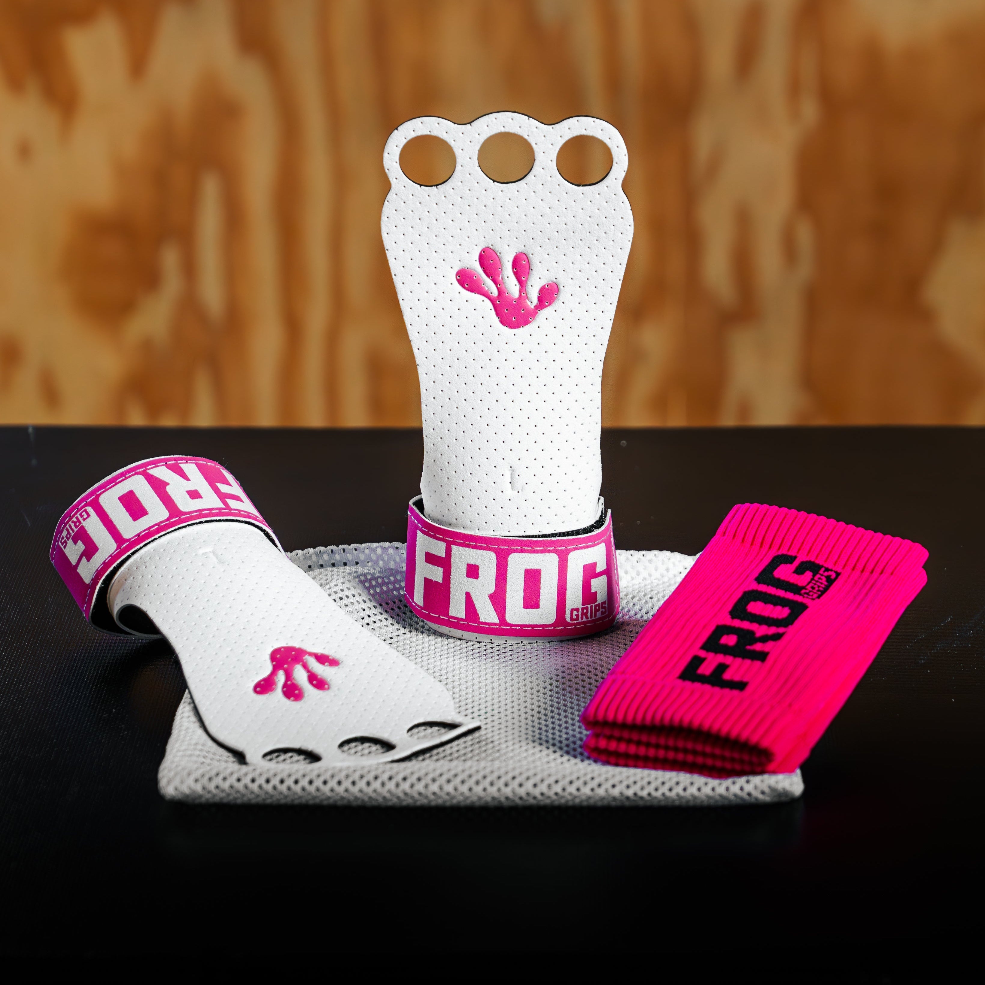FROG GRIPS® FIBRE - Fingerhole Pink – FROG GRIPS UK